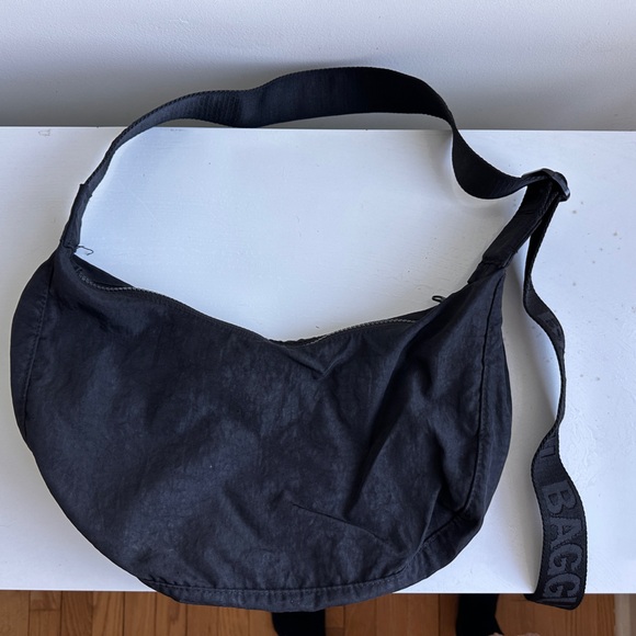 Baggu Medium Crescent Gudetama Bag - Picture 2 of 3